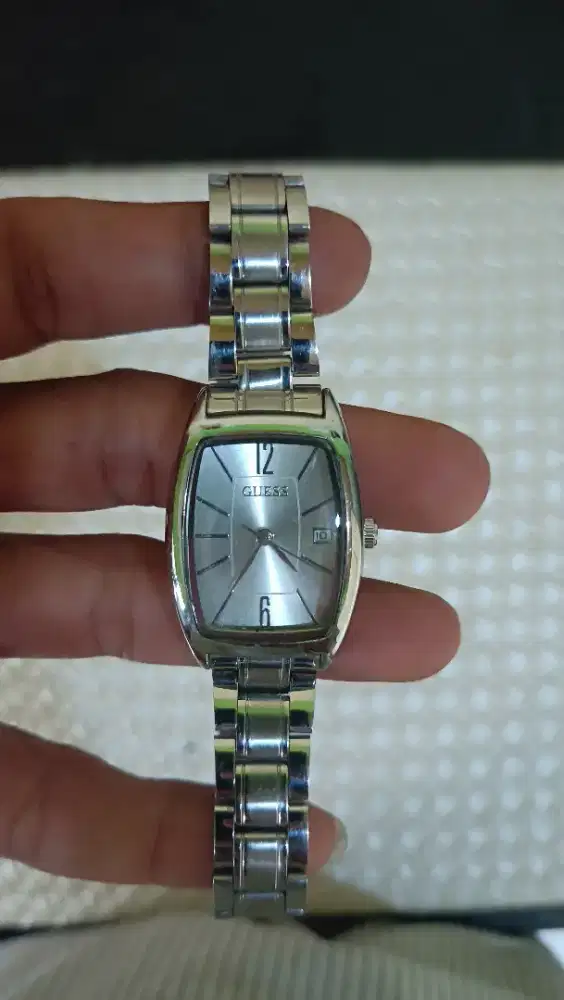 Jam tangan Guess