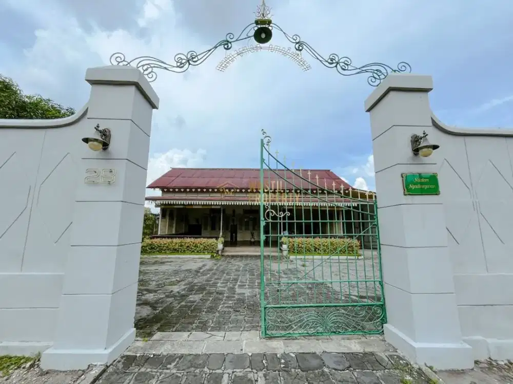 RUMAH WARISAN BUDAYA MILIK PRIBADI DI JANTUNG KOTA YOGYAKARTA