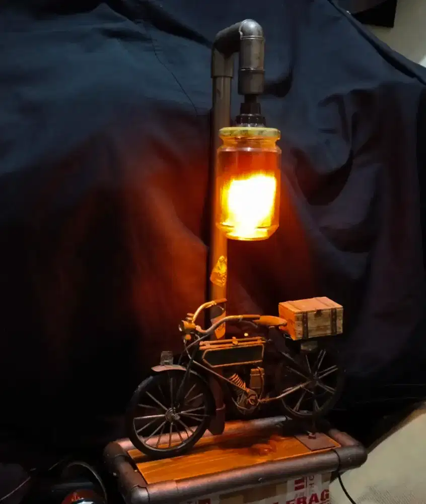 Kap lampu meja tidur sepeda motor roundtank logam lawas antik vintage