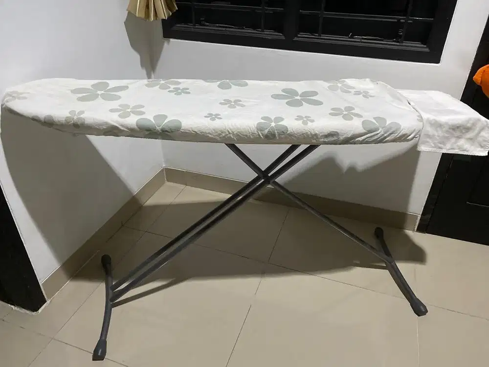 Meja setrika Ikea