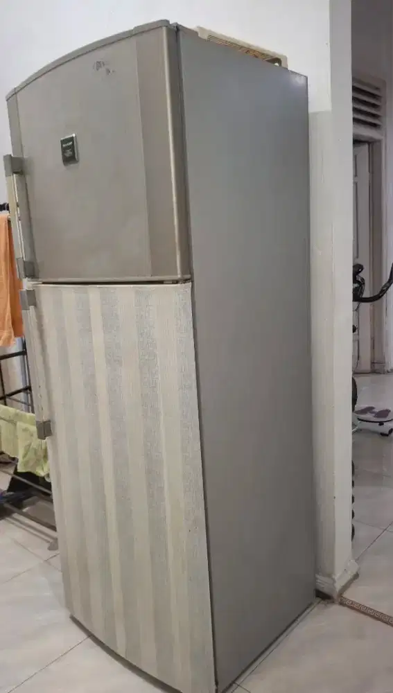 Kulkas SHARP 2 pintu