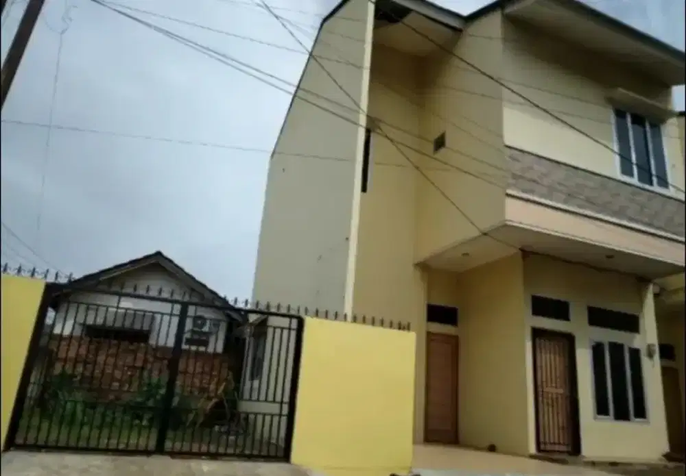 Disewakan rumah townhouse 2 lantai sama isi belakang PTC