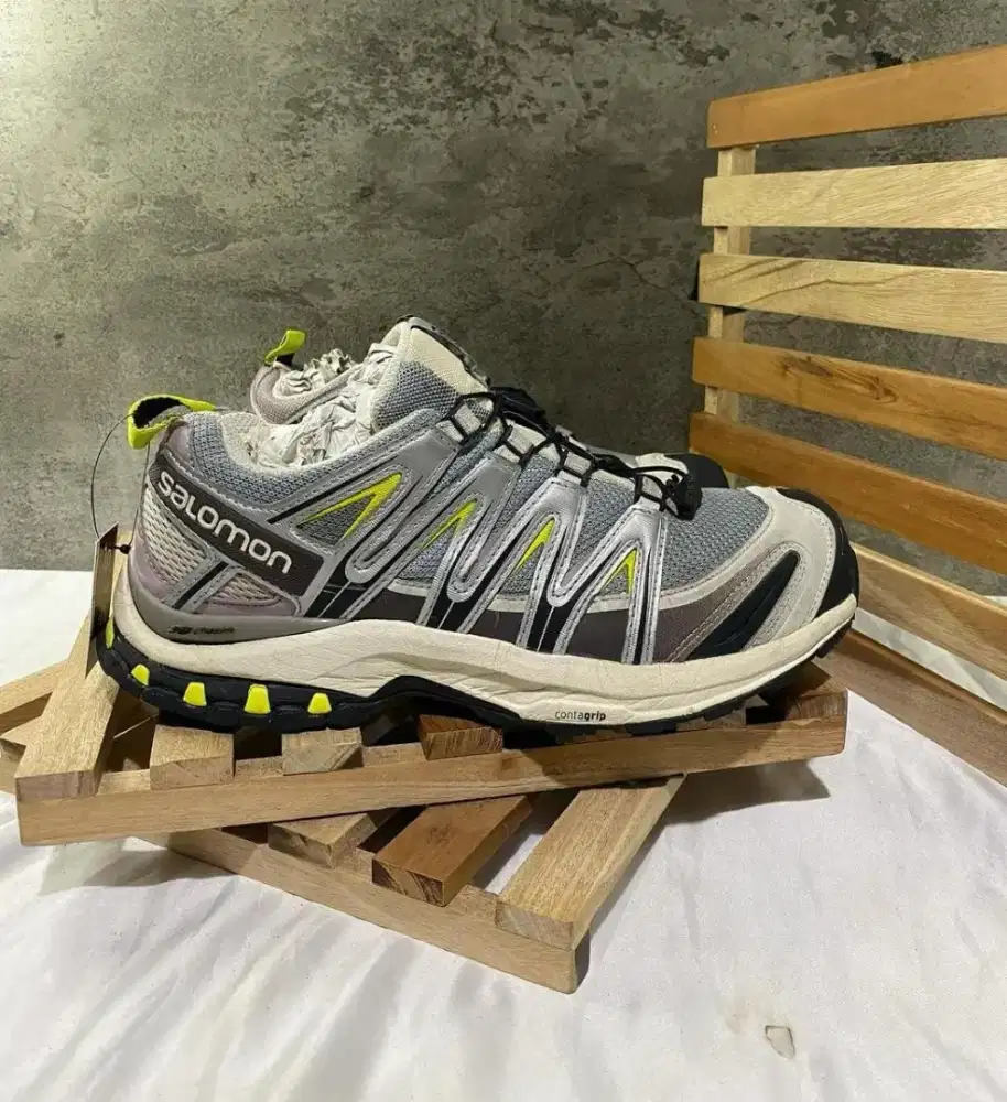 Salomon size 42