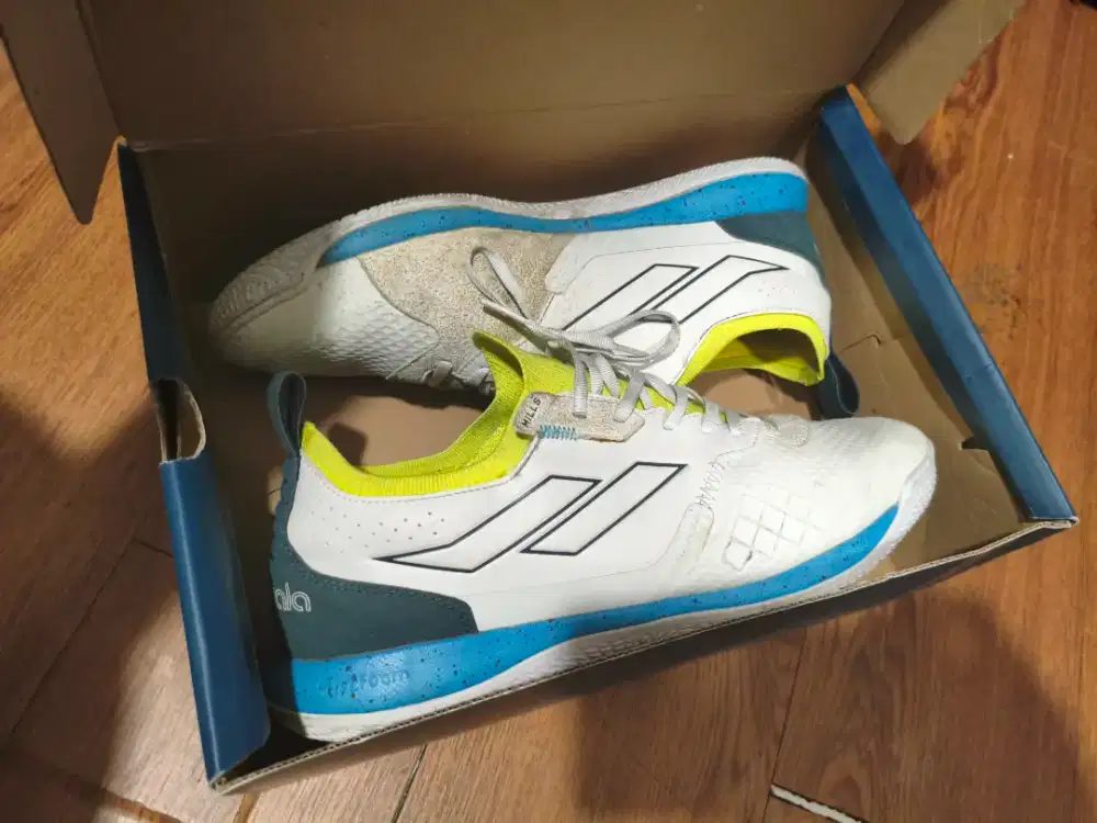 Sepatu futsal Mills Voltasala pro nemesis size 45 ( 29 cm )