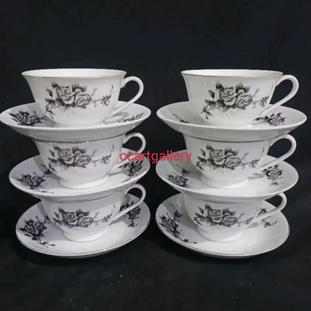 6 Cangkir teh lawas motif Mawar hitam
