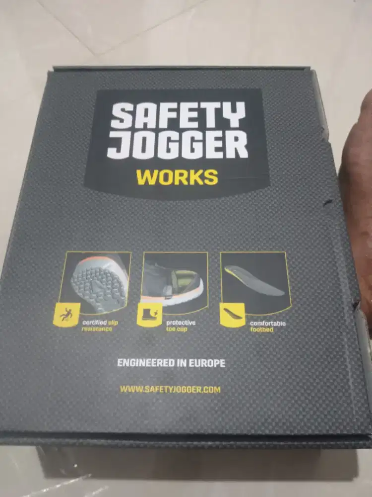 Sepatu sefety Jogger ukuran 43