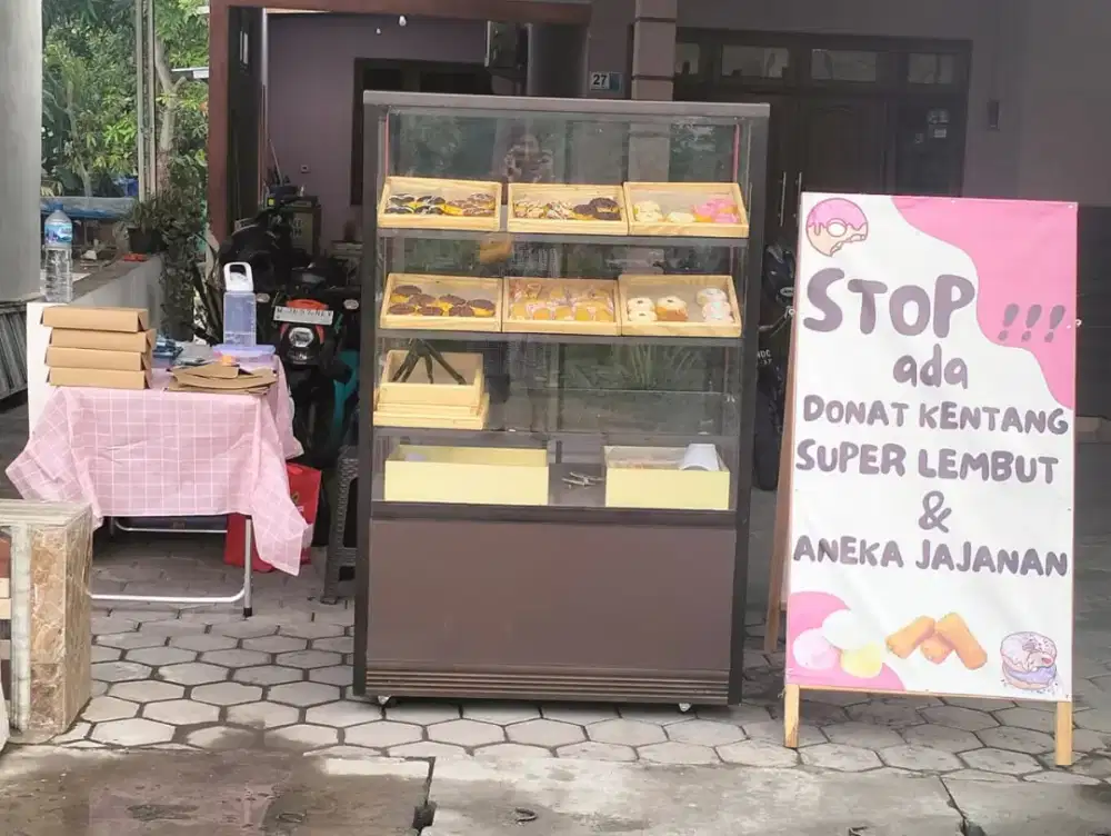 Etalase Bekas Donut
