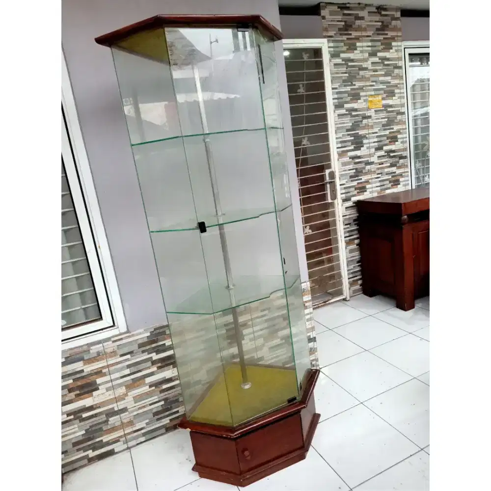 LEMARI PAJANGAN KRISTAL MODEL SUDUT