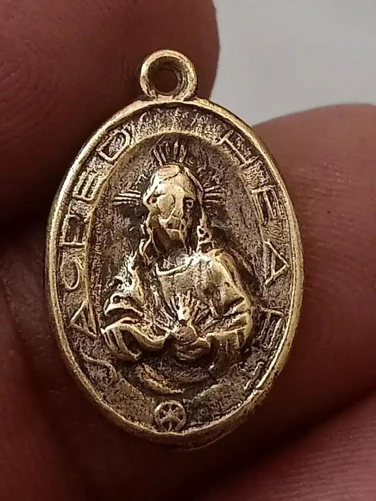Medali liontin kuno