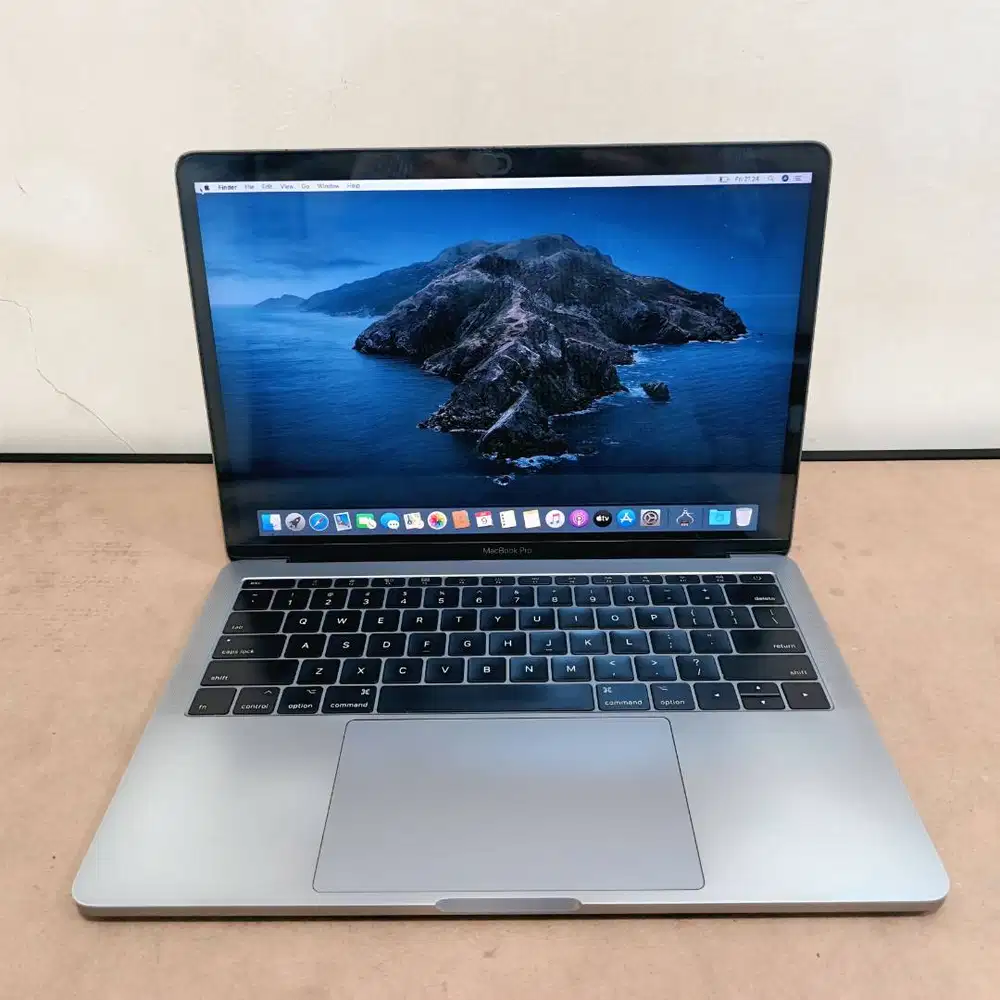 Macbook pro 2017 13 Intel core i5 Ram 8Gb SSD 256GB Mulus no dent
