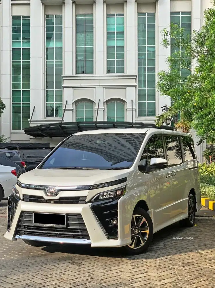 Toyota Voxy 2.0 2020 Low KM Mulus Alphard Vellfire