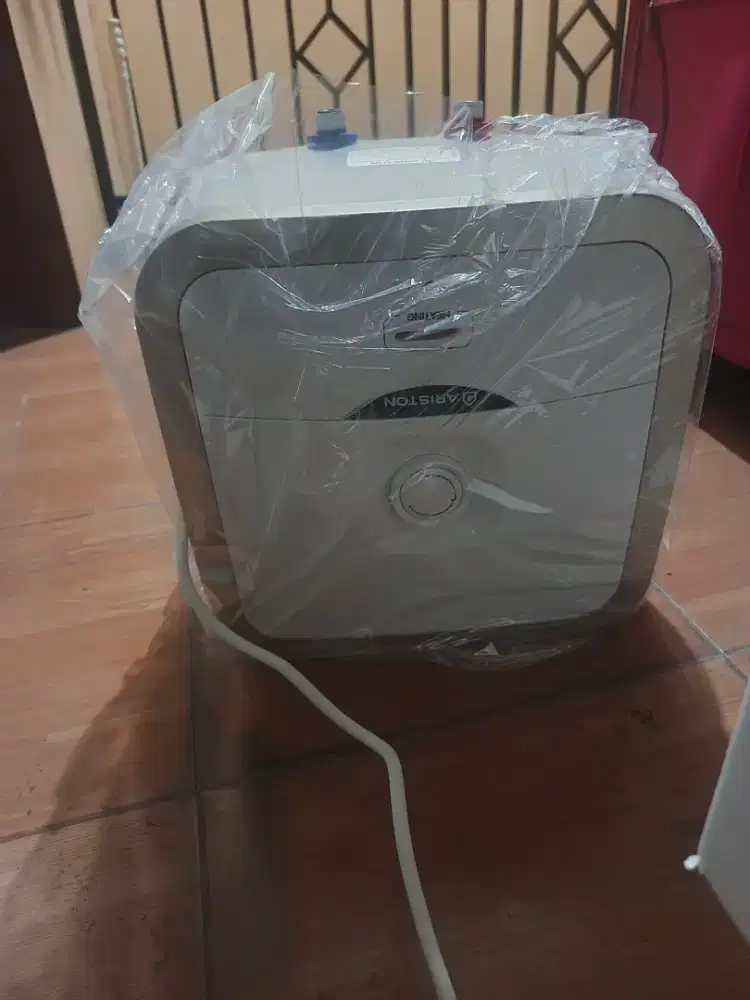 Jual water heater  ARISTON AN2 10B ID-MT 150 WATT