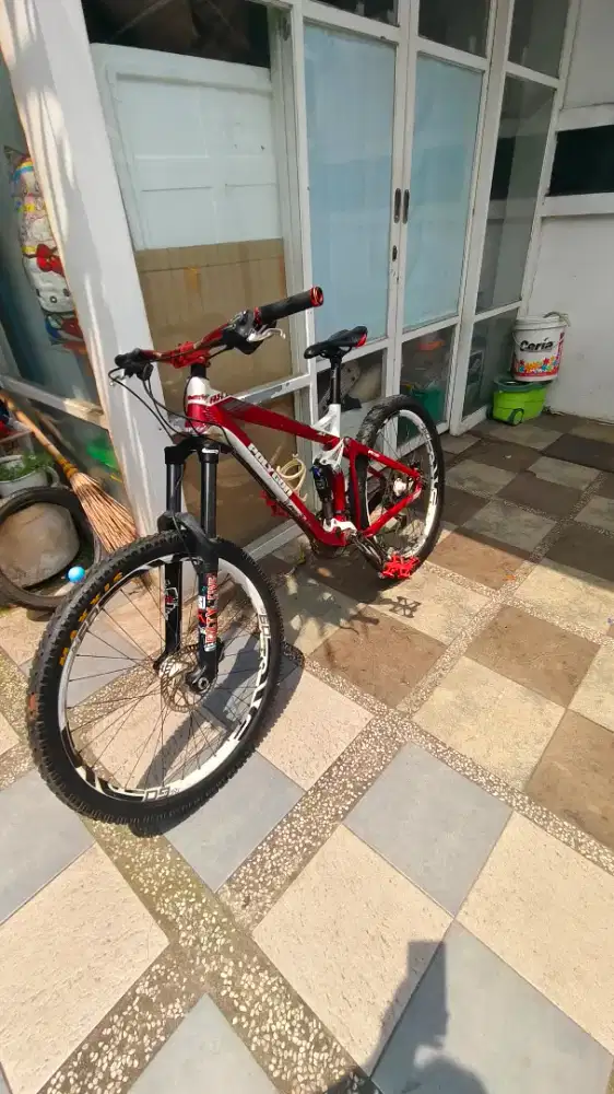 MTB collosus AX 1.0