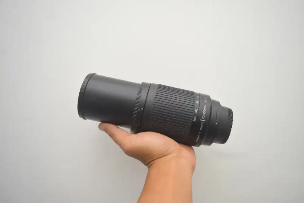 Lensa tele Nikon 70-300mm