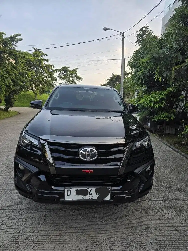 Toyota Fortuner TRD 2.4 VRZ 4 x 2 A/T