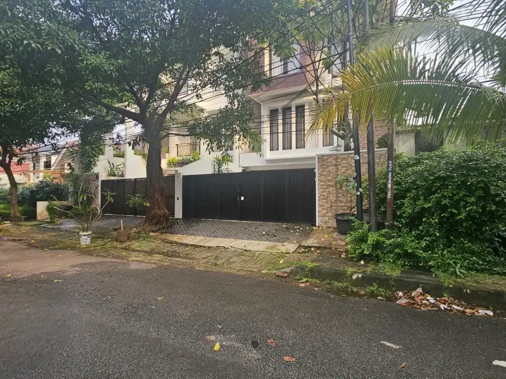 Rumah Dijual Tebet. Jalan Depan 3 Mobil, Bangunan OK. NEGO sd DEAL