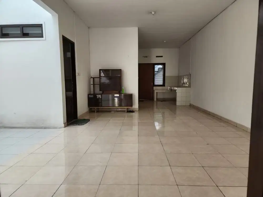 Rumah Nyaman di Komplek Mekar Wangi