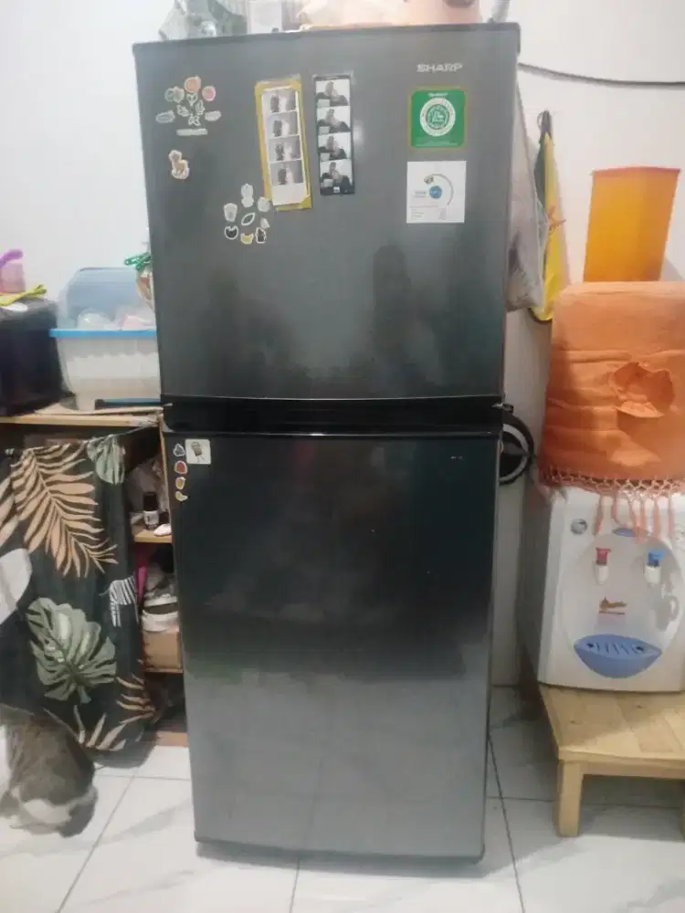 Dijual kulkas 2 pintu SHARP SJ-236