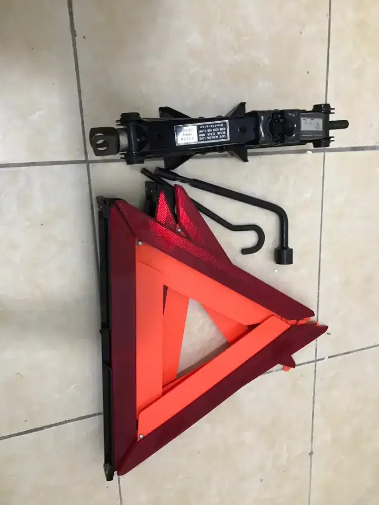 Dongkrak mobil bawaan toyota rush