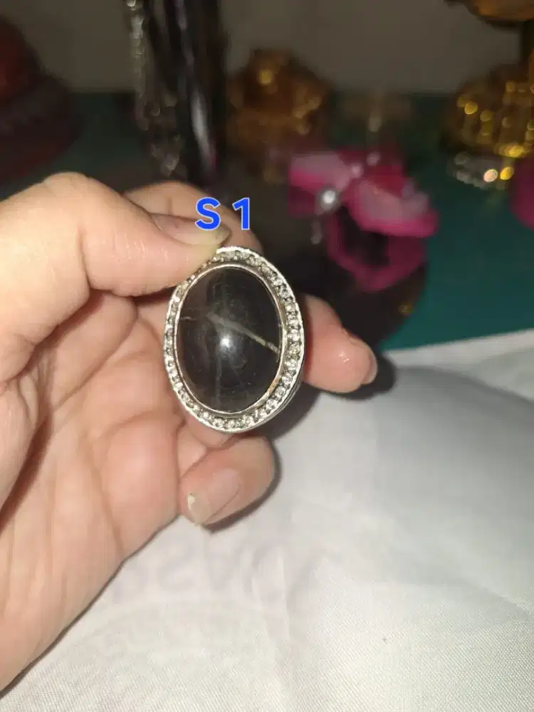 Batu cincin tapak jalak 
Hitam garis perak 
S 1 Ring perak alpaca 
Bar
