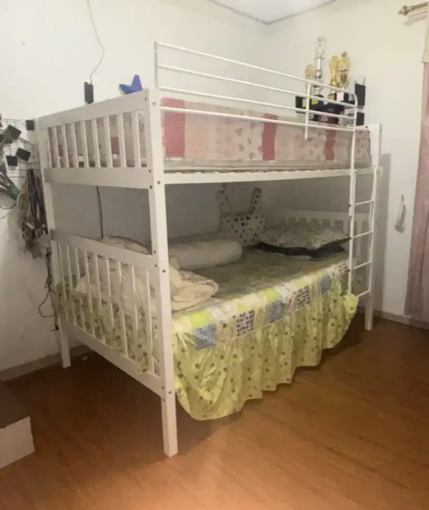 Tempat tidur tingkat sevile informa bekas