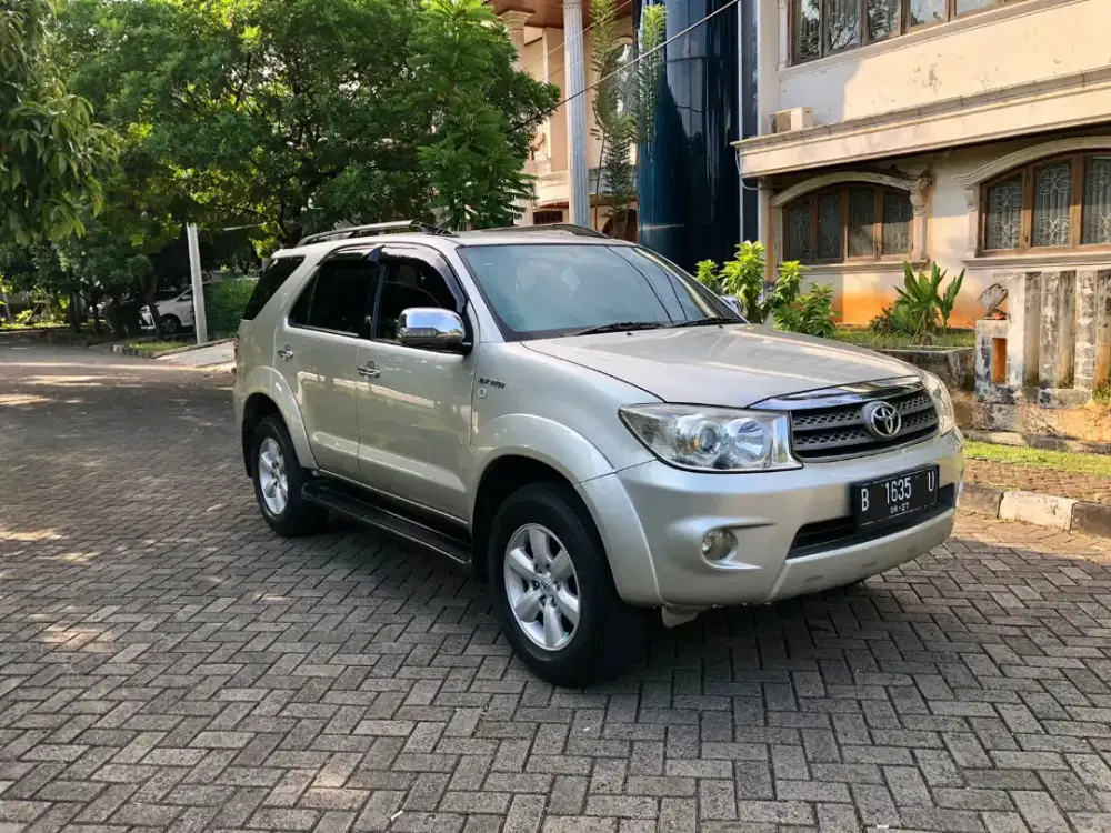 TOYOTA FORTUNER G AT 2010