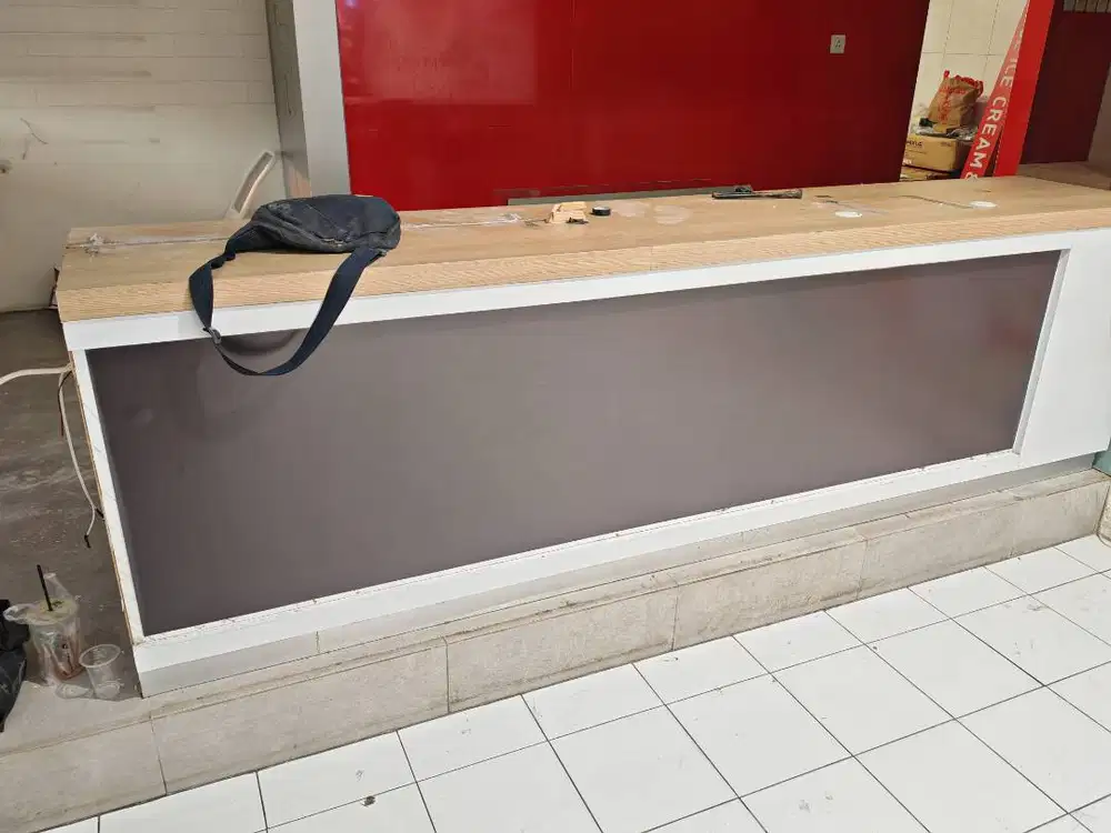 MEJA KASIR FNB MINUMAN MULTIPLEK+HPL+ACP