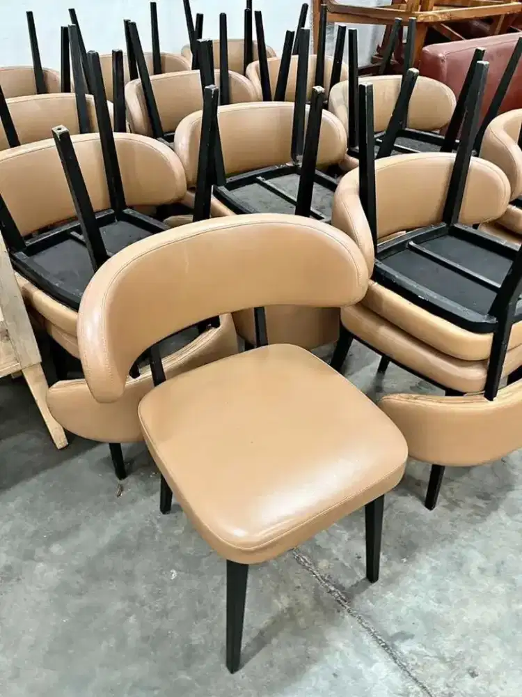 Lelang Borongan 24 Unit Kursi Eks Cafe & Resto - Desain Modern & Kuat
