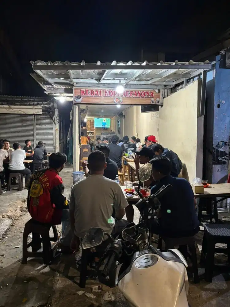 Penjaga Kedai Kopi