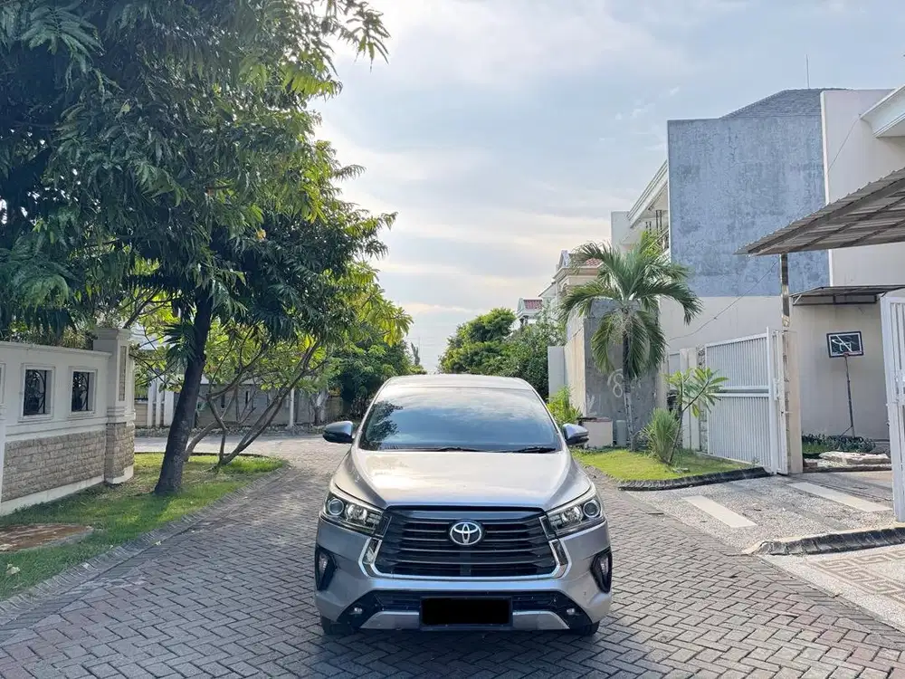 Toyota Innova Reborn 2.4 V diesel matic 2022 Silver Facelift