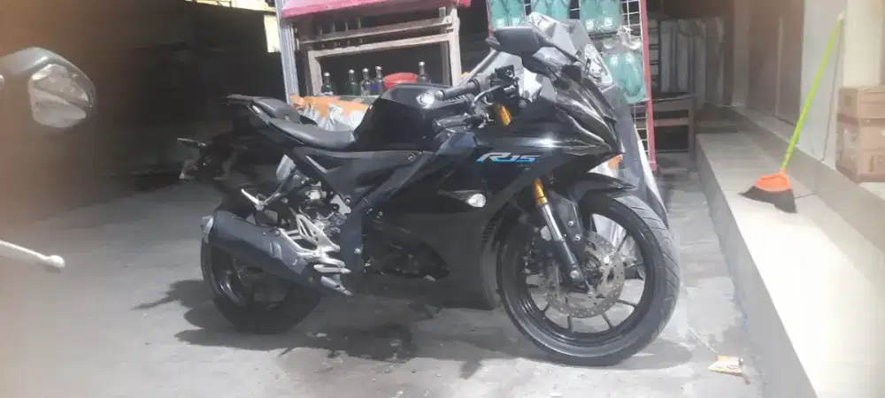 Yamaha r15 hitam