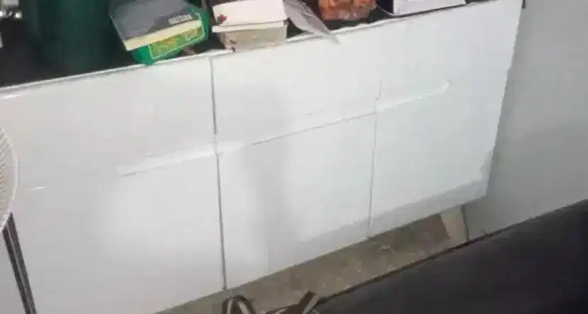 meja tv informa warna putih