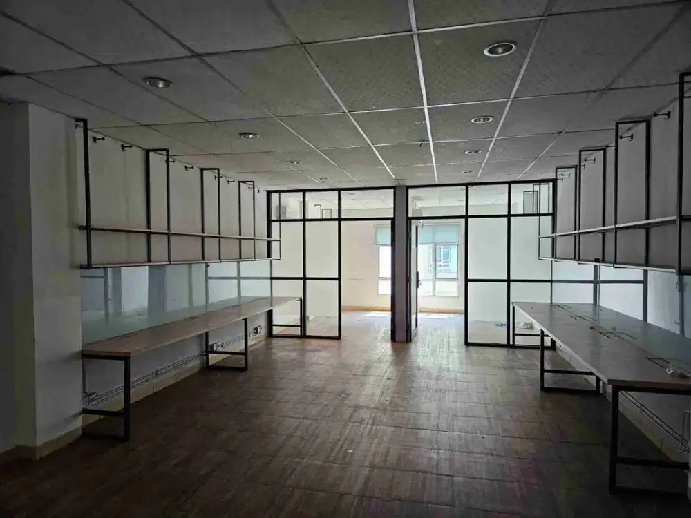 Disewakan Ruko Bisnis Park,4 lantai.Kebon Jeruk.Jakarta Barat.