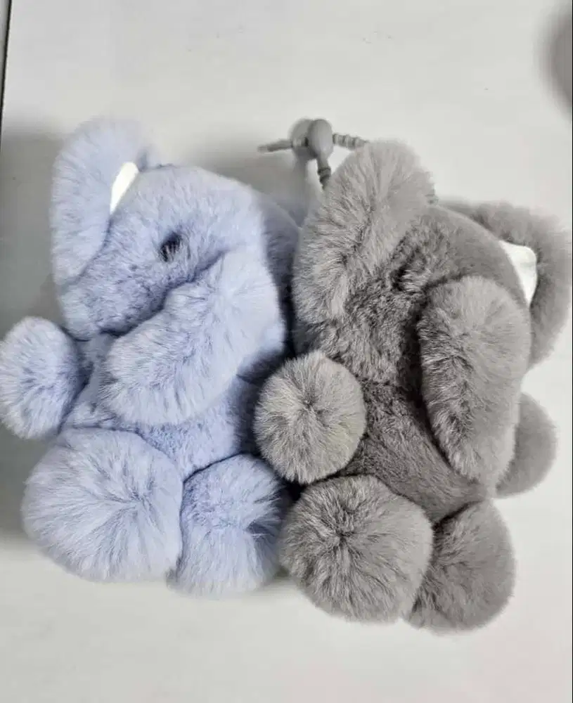 Boneka gajah berbulu mainan anak anak ada 2 warna