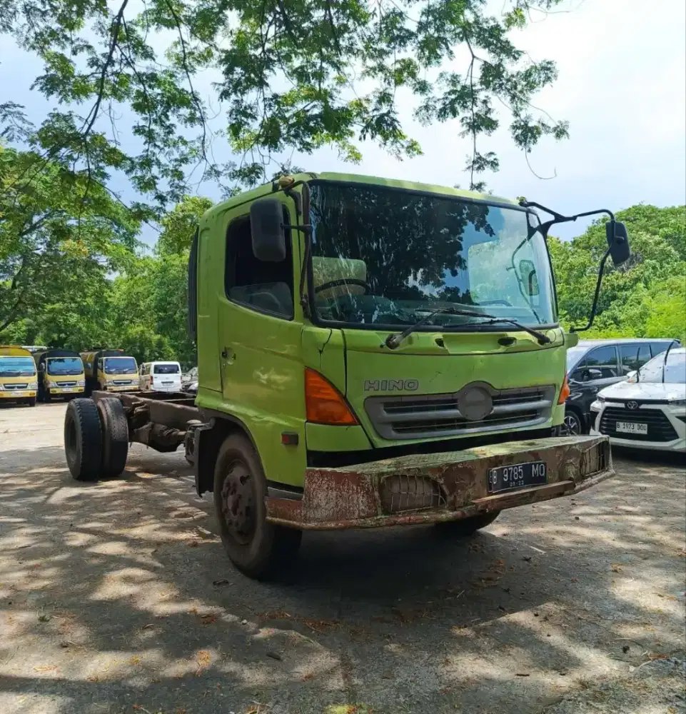 Hino Lohan Engkel FG 210 JL Tahun 2006