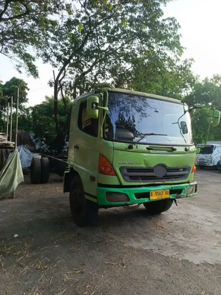 Hino Lohan Engkel FG 210 JL 2006