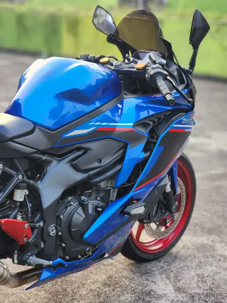 Kawasaki ZX25R ABS Biru