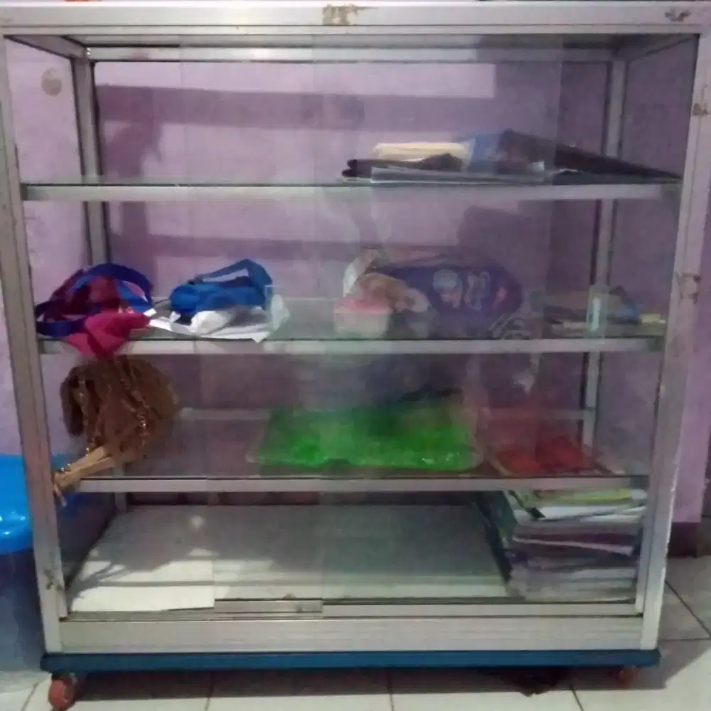Etalase warung punya roda