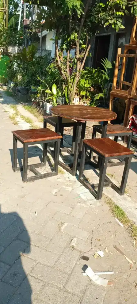 Meja cafe/angkringan