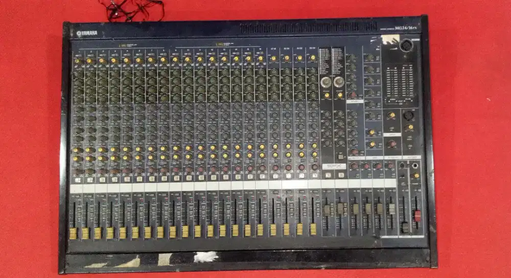 Mixer Yamaha MG 24