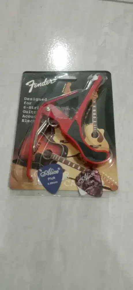 Capo + Picks 2 pcs