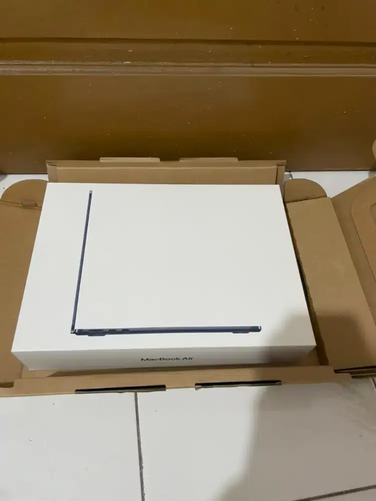 Macbook Air M4 13inch 16/256 NEW iBox
