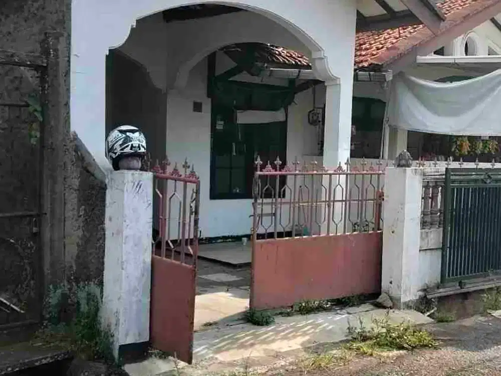 DI SEWAKAN RUMAH SIAP HUNI DI KOMPLEK MARGAHAYU RAYA BANDUNG