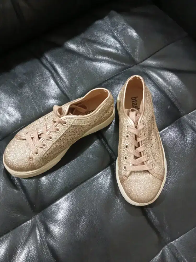 Sepatu anak merk Brash