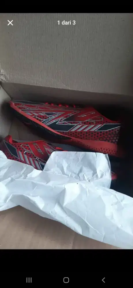Sepatu futsal star