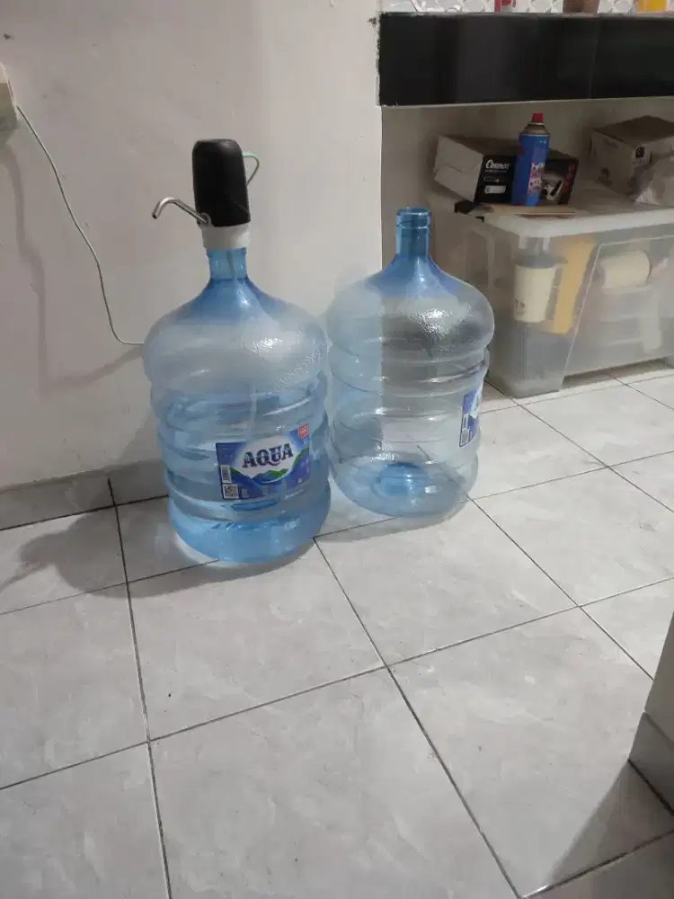di jual 2 galon Aqua