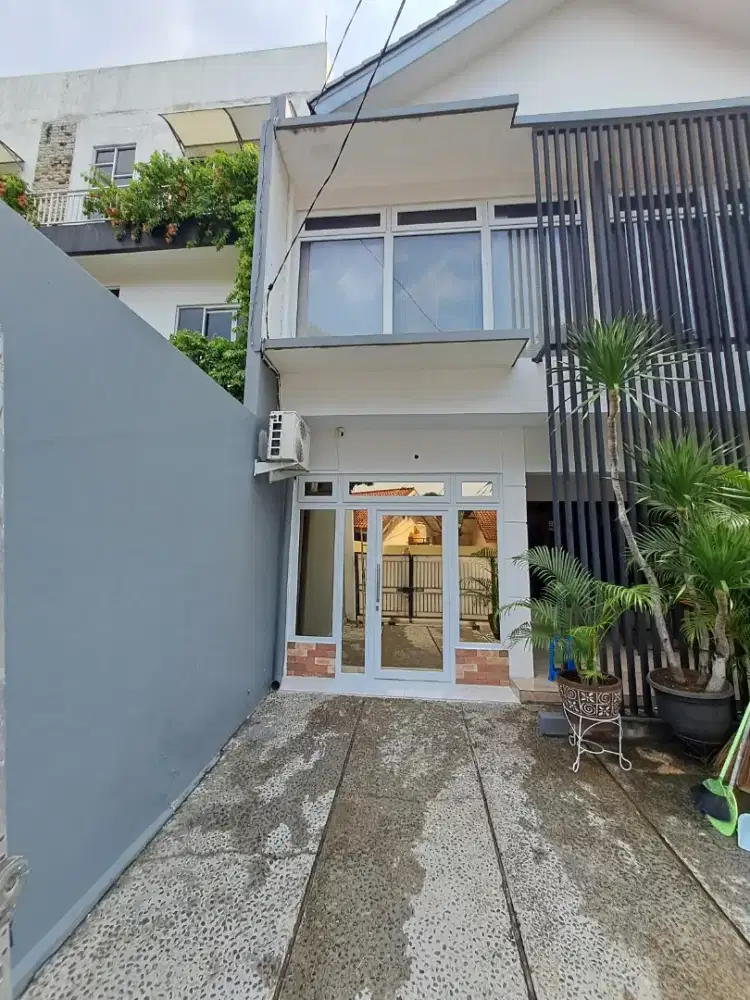 DiSEWAKAN RUMAH Kantor Jln SAMBAS, PANGLIMA  POLIM , KEB BARU, JAKSEL
