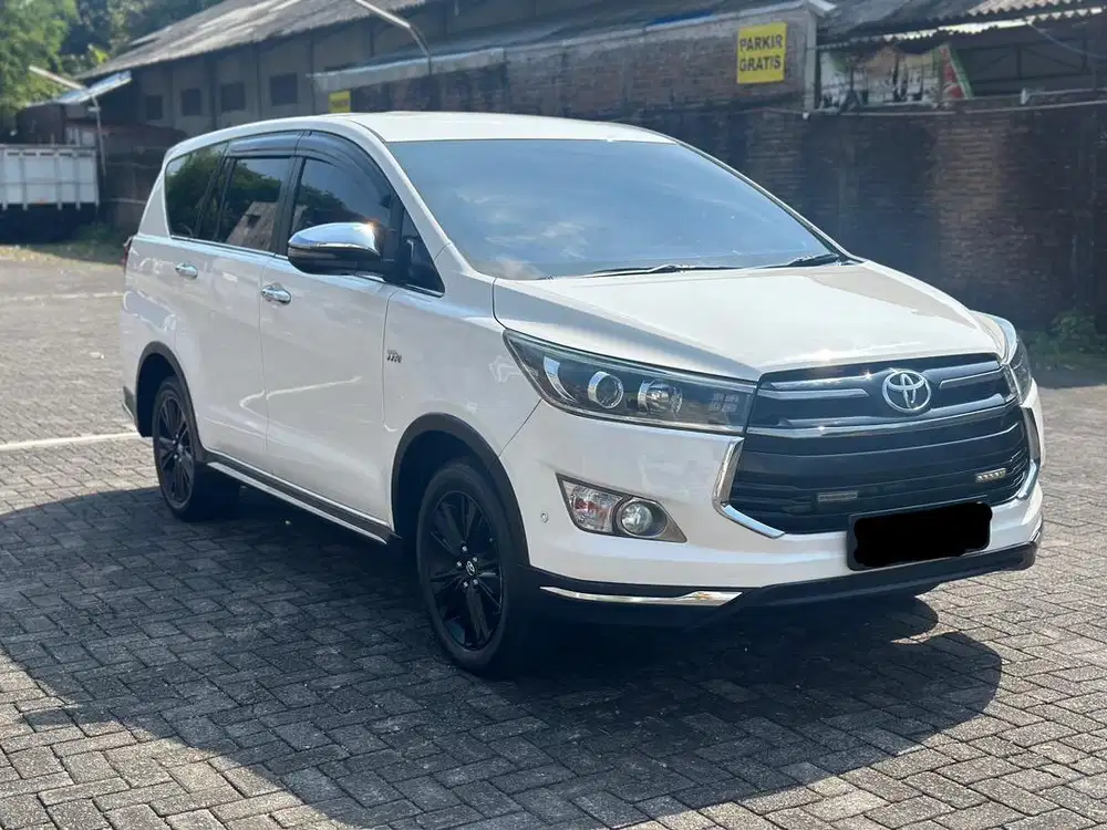 Innova reborn Venturer 2.0 bensin matic solo