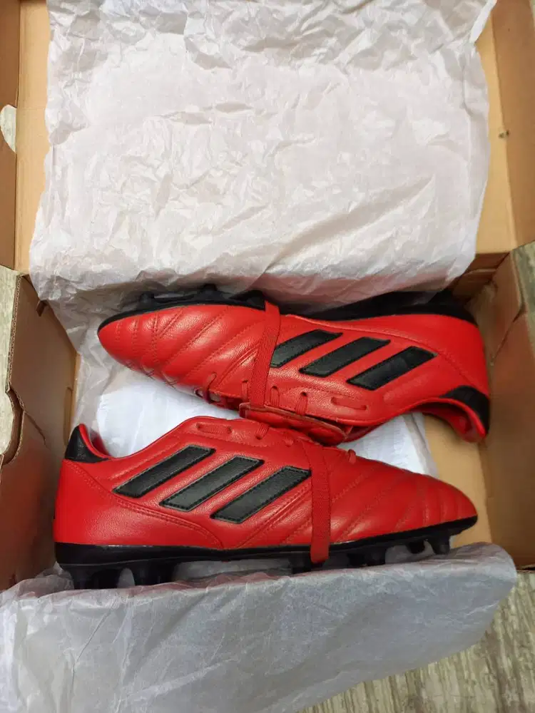 Sepatu sepak Bola adidas