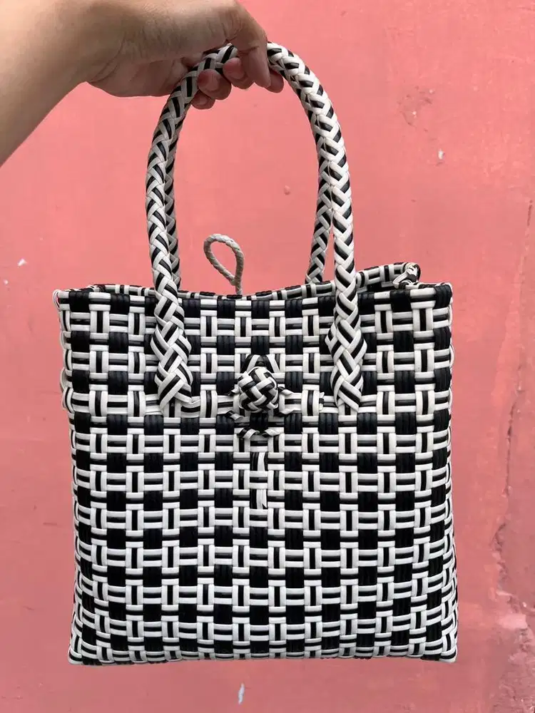 Tas anyaman jinjing